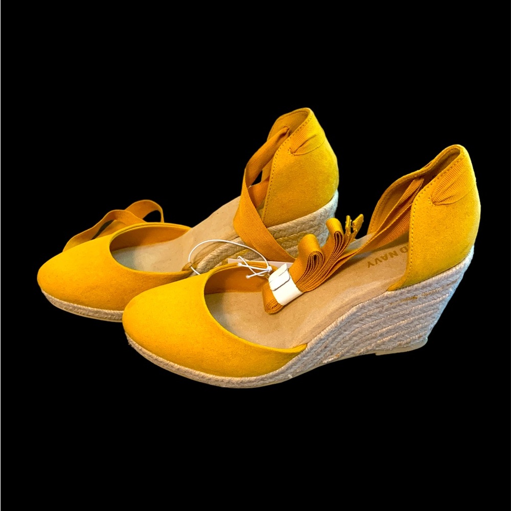 Gold wedges NWT